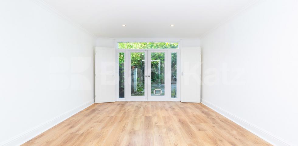 Amazing two bed with private garden and being a stoes throw to Primrose Hill. St Georges Terrace, Primrose Hill / Camden 